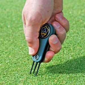 NFL - SWITCHBLADE REPAIR TOOL AND 2 BALL BALL MARKERS